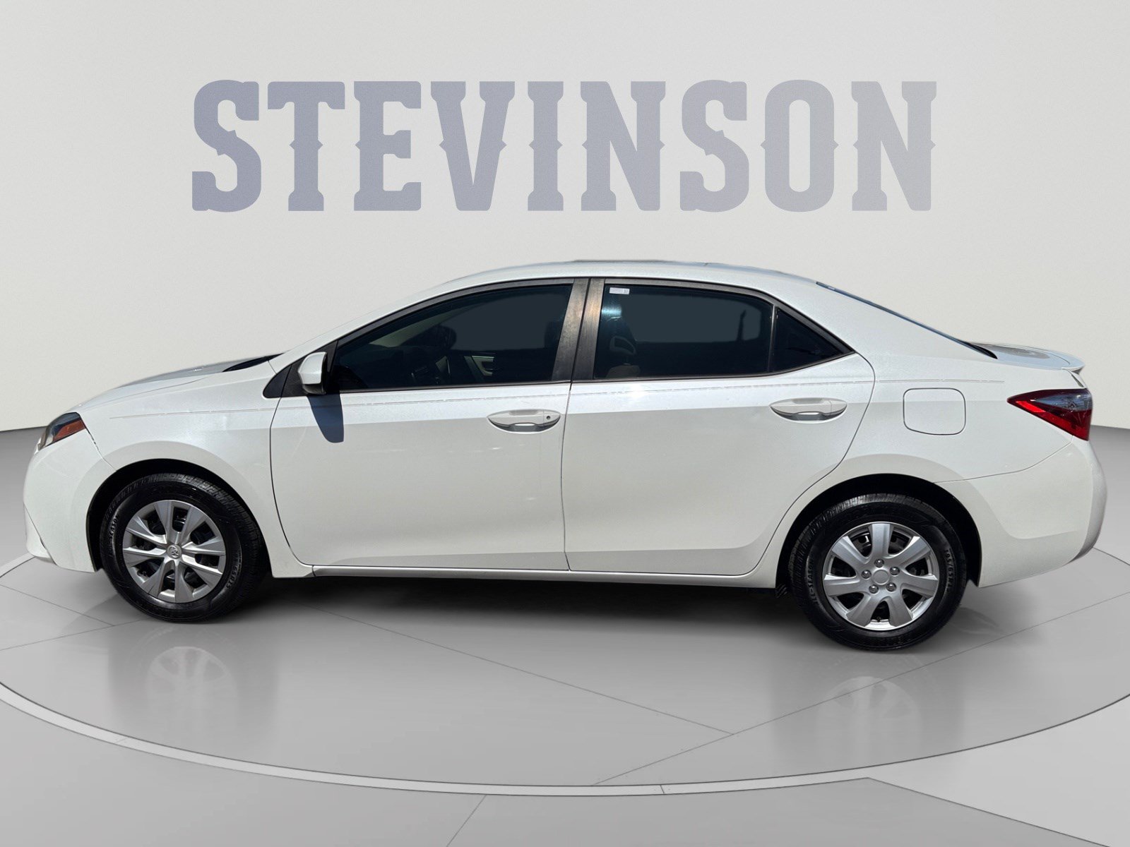 Used 2014 Toyota Corolla LE FWD image 2