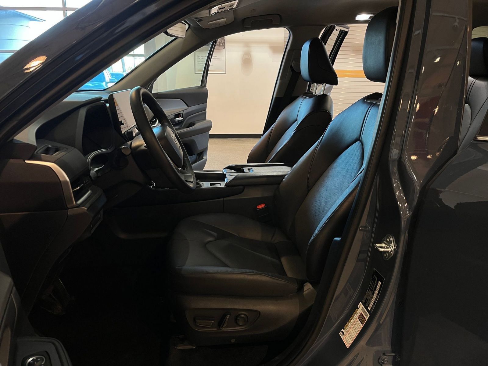 Used 2025 Toyota Grand Highlander FWD image 28