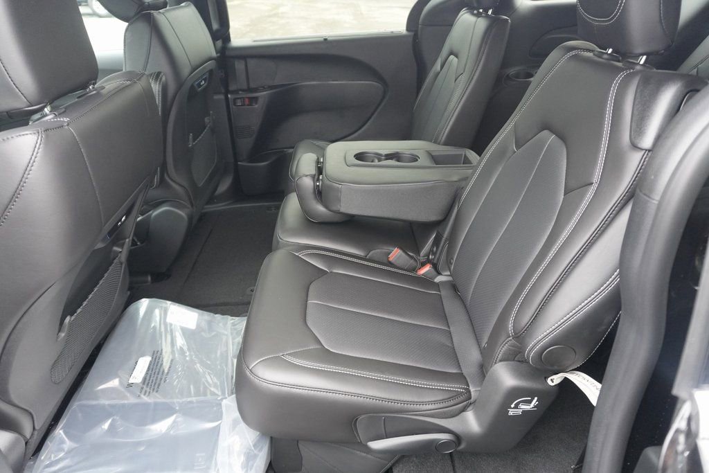 New 2026 Chrysler Pacifica Select image 29