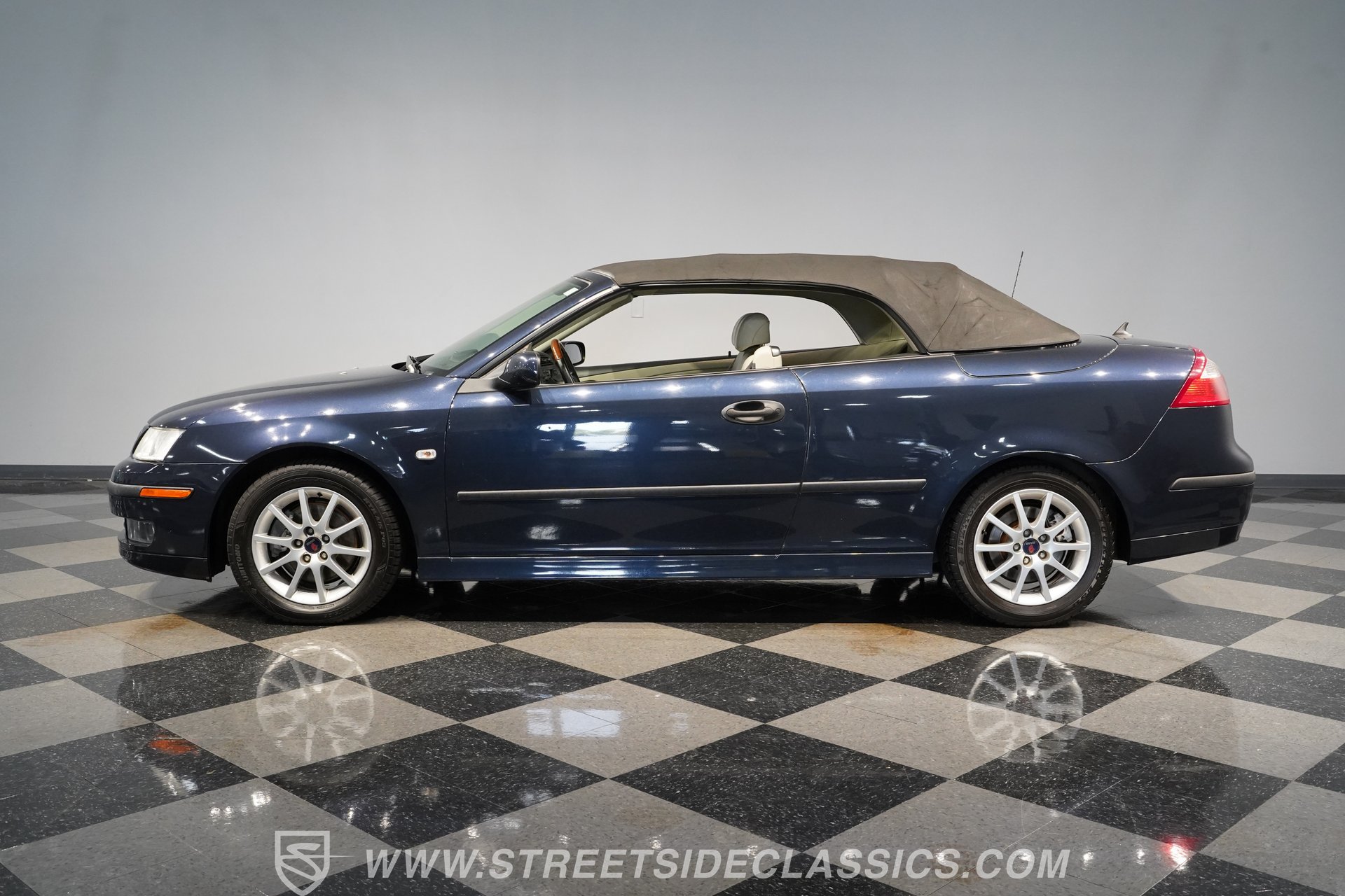 Used 2005 Saab 9-3 Arc FWD image 2