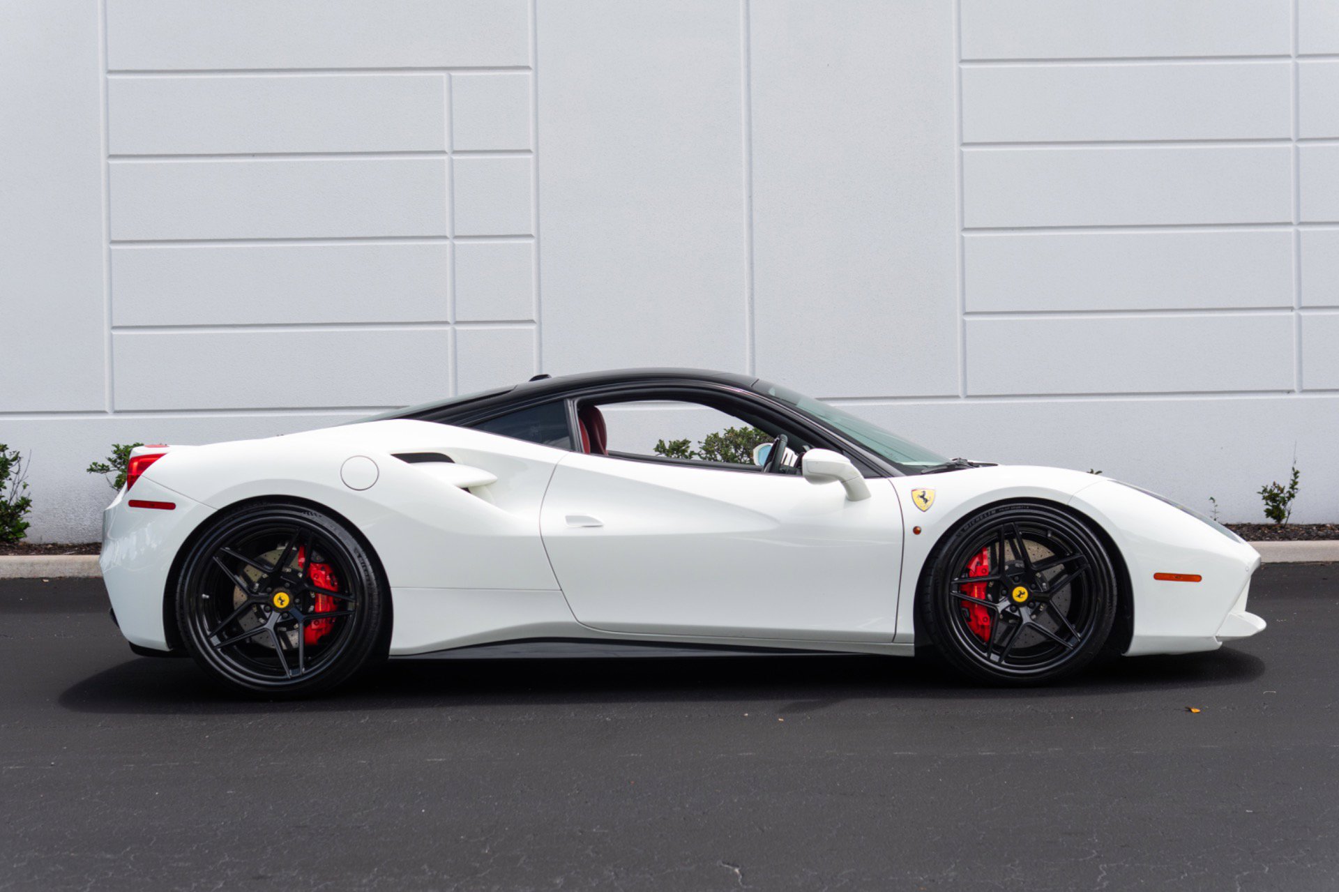 Used 2016 Ferrari 488 GTB RWD image 14