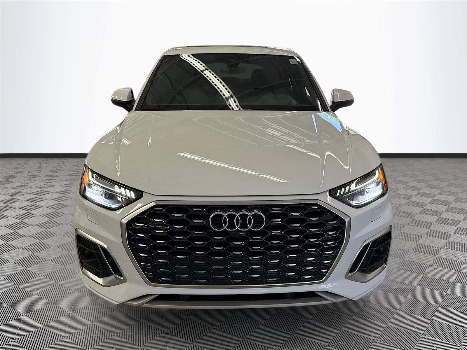 Used 2023 Audi Q5 2.0T Prestige w/ Prestige Package AWD/4WD image 2