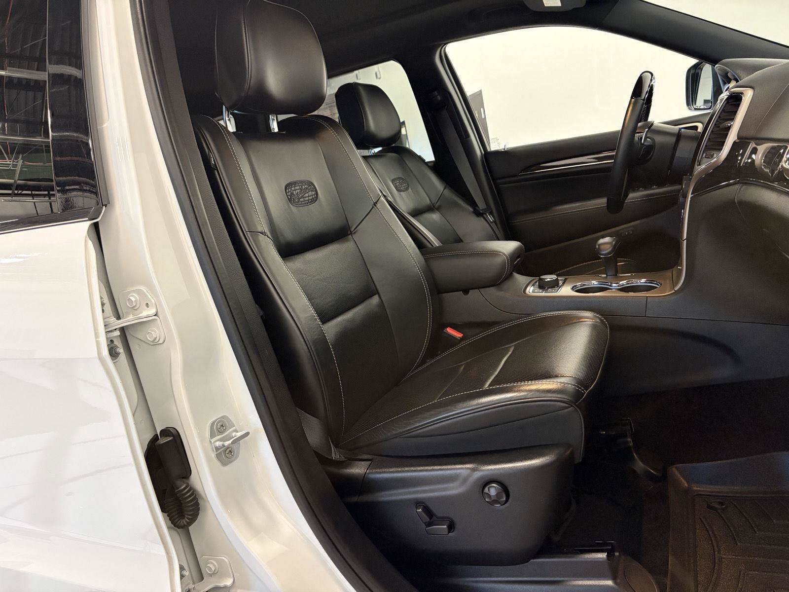 Used 2015 Jeep Grand Cherokee Overland AWD/4WD image 57