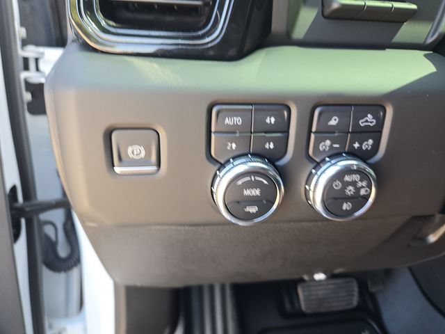 Used 2025 GMC Sierra 2500 AT4 w/ AT4 Premium Plus Package AWD/4WD image 17