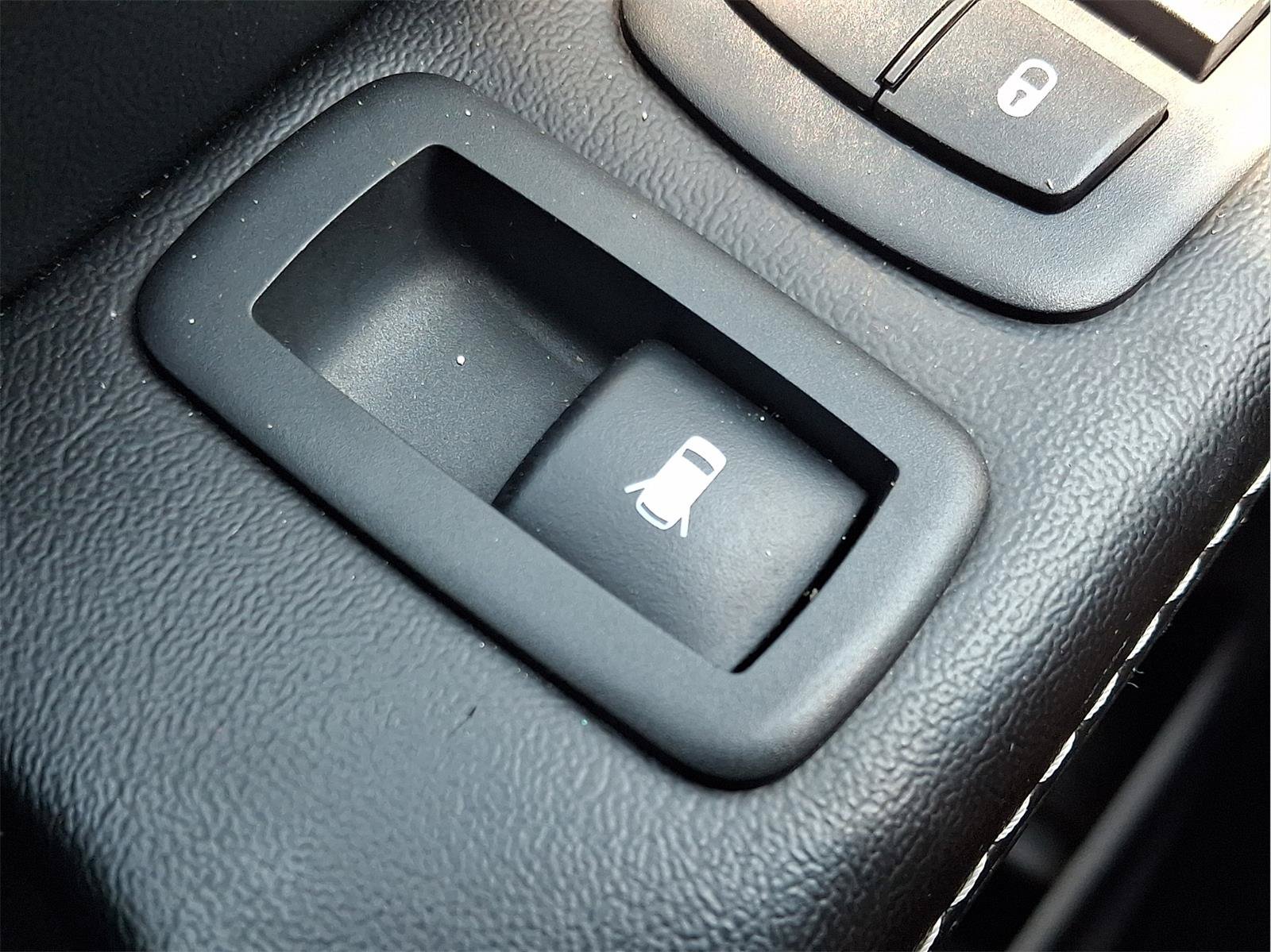 Used 2018 Dodge Grand Caravan SE FWD image 20