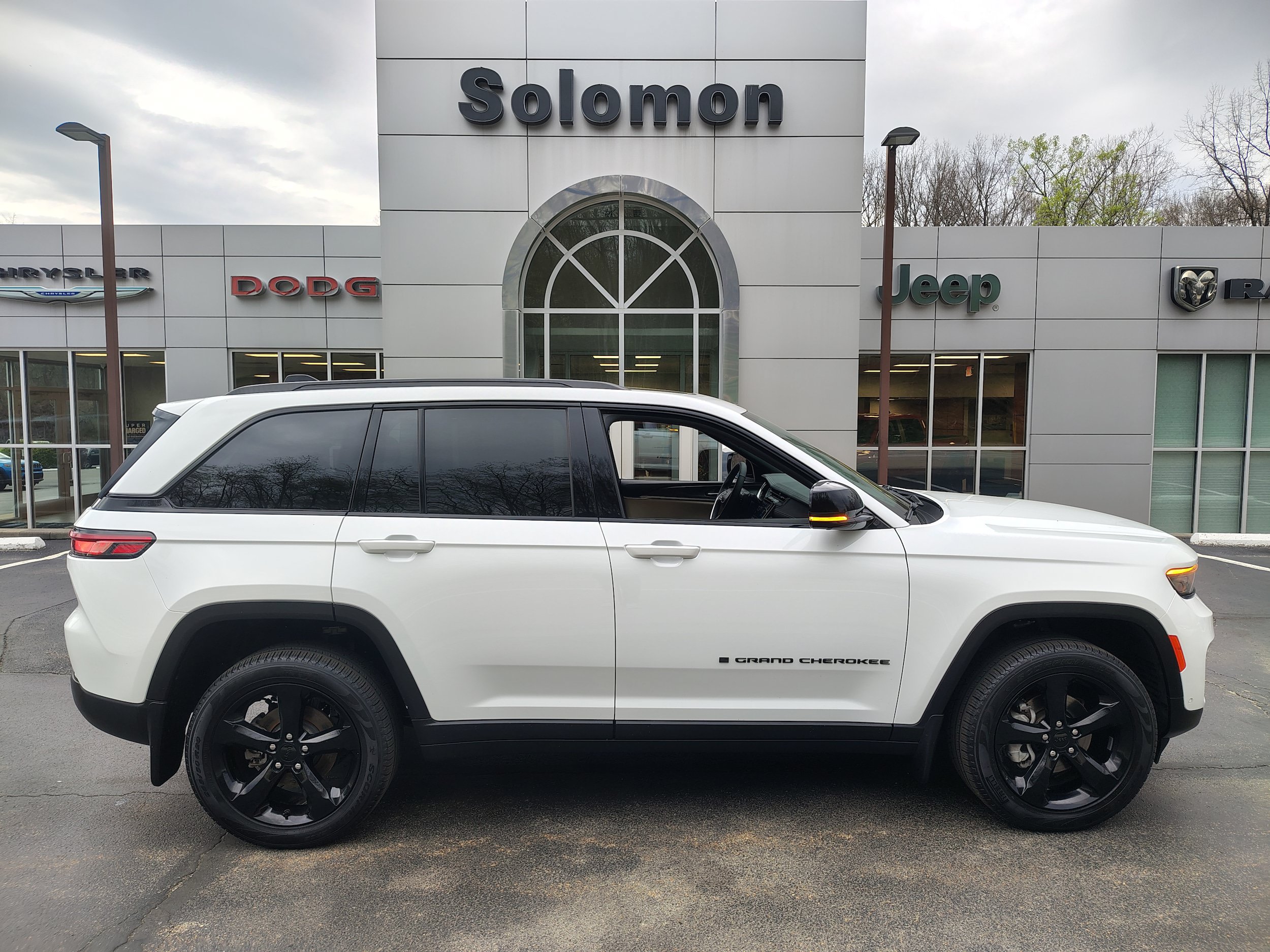 Certified 2024 Jeep Grand Cherokee Limited w/ Luxury Tech Group II