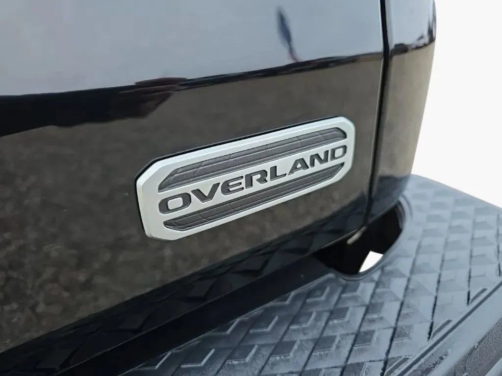 Used 2023 Jeep Gladiator Overland image 10