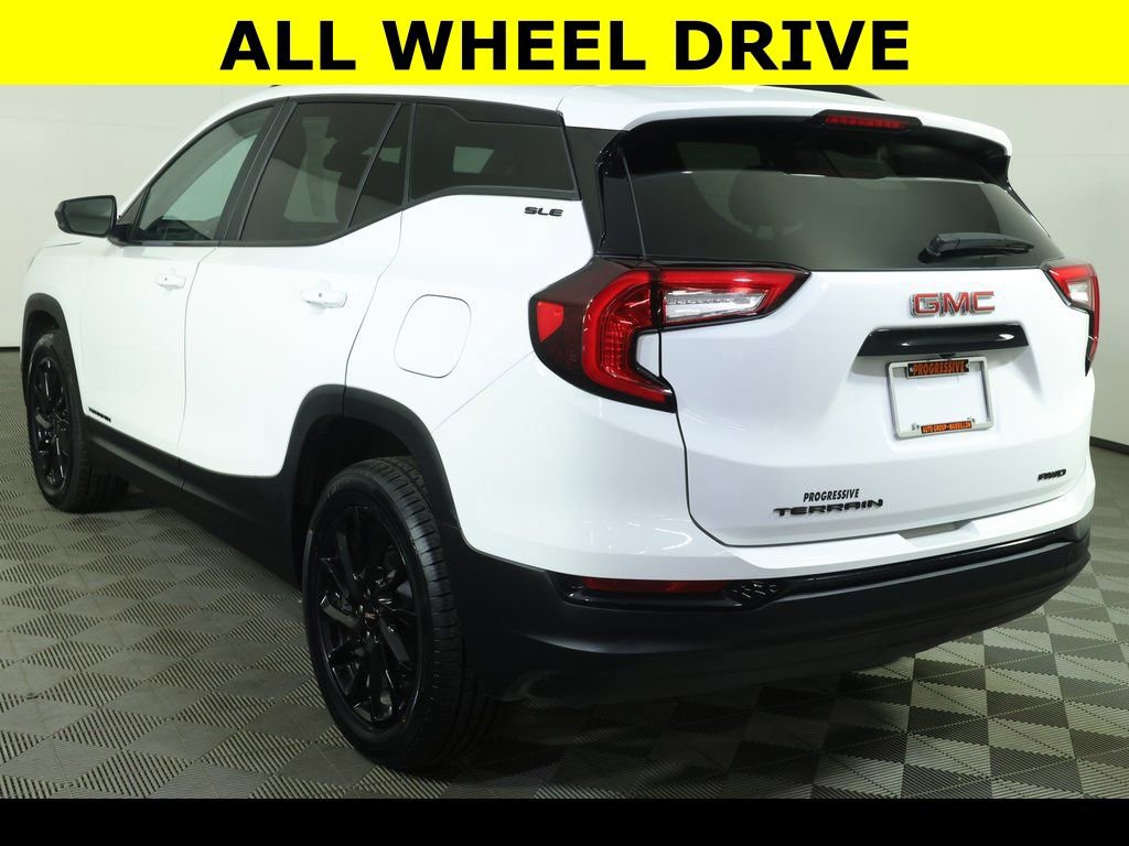 Used 2023 GMC Terrain SLE w/ Elevation Edition image 5