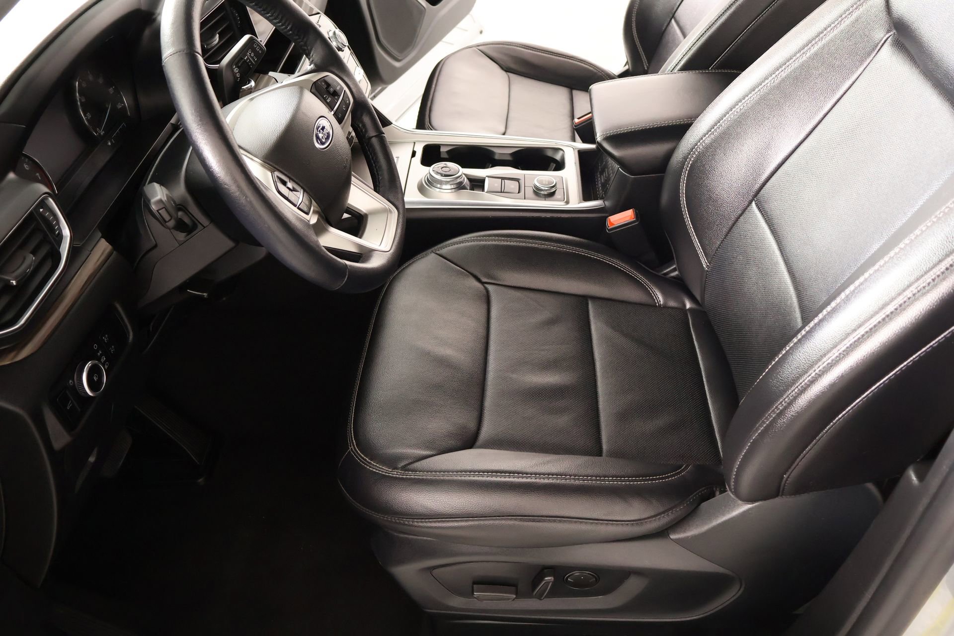 Used 2023 Ford Explorer Limited image 12