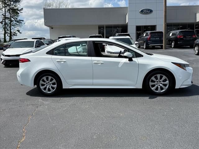 Used 2023 Toyota Corolla LE image 3