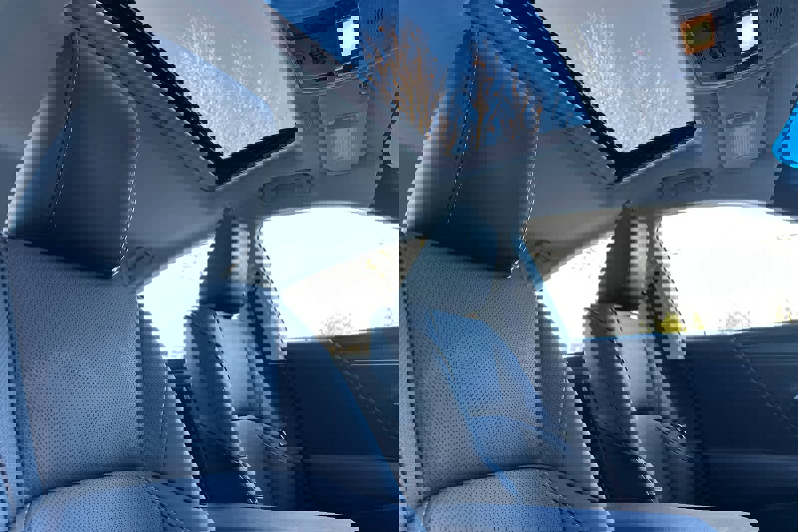 Used 2023 Lexus ES 300h w/ Premium Package image 17