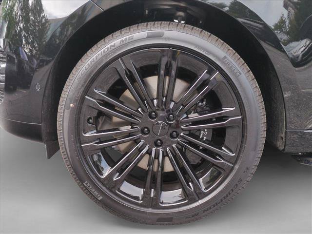 New 2026 Land Rover Range Rover Long Wheelbase SE AWD/4WD image 18