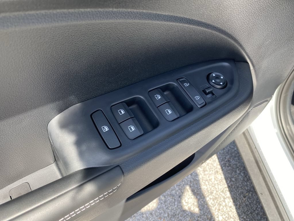 New 2026 Hyundai Venue SEL FWD image 18