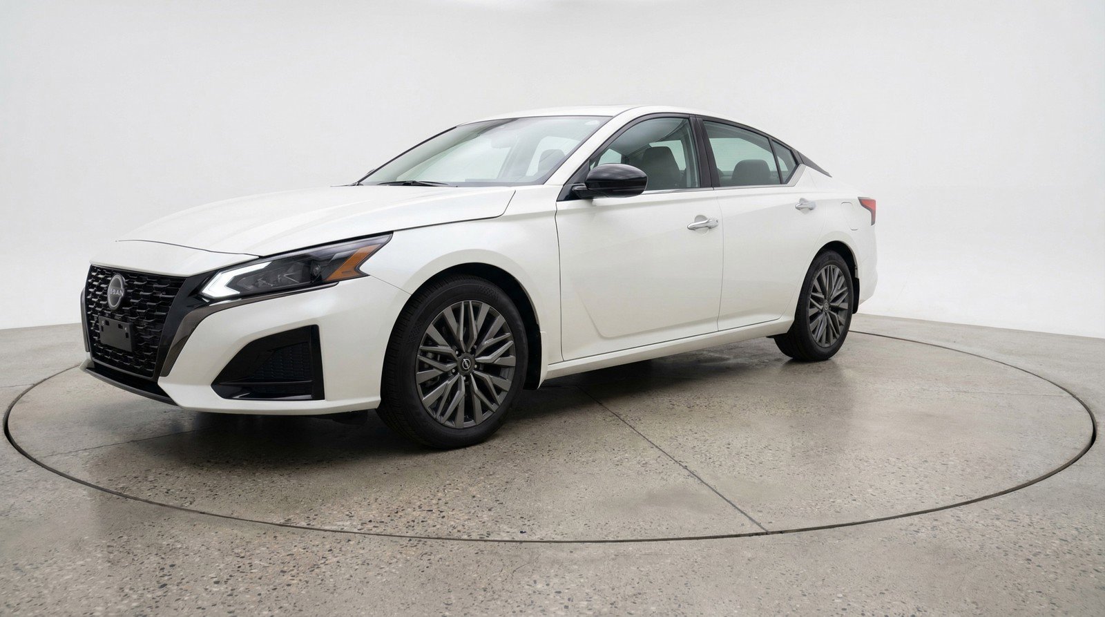 Used 2025 Nissan Altima 2.5 SV FWD image 3