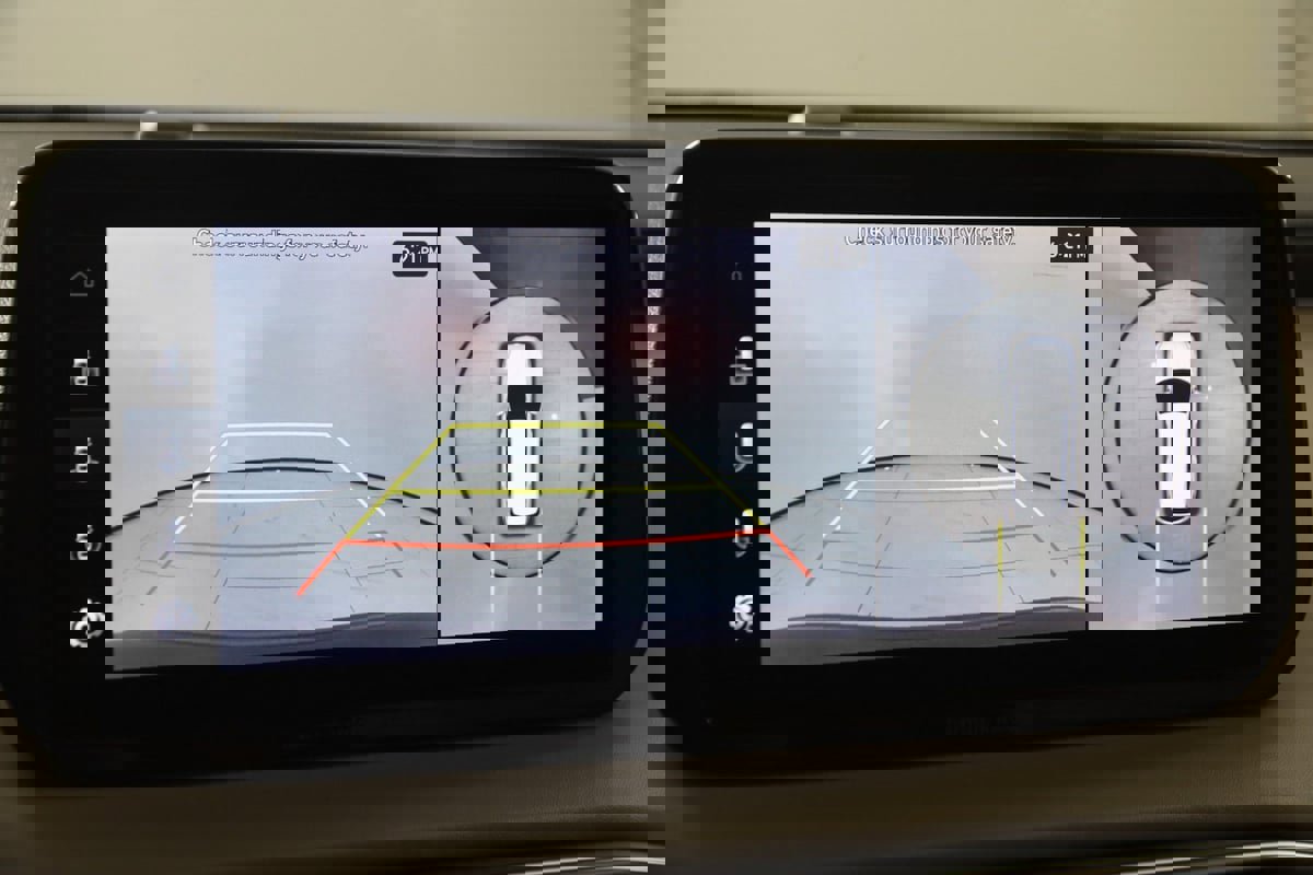 Used 2021 Hyundai Santa Fe Limited w/ Cargo Package image 10