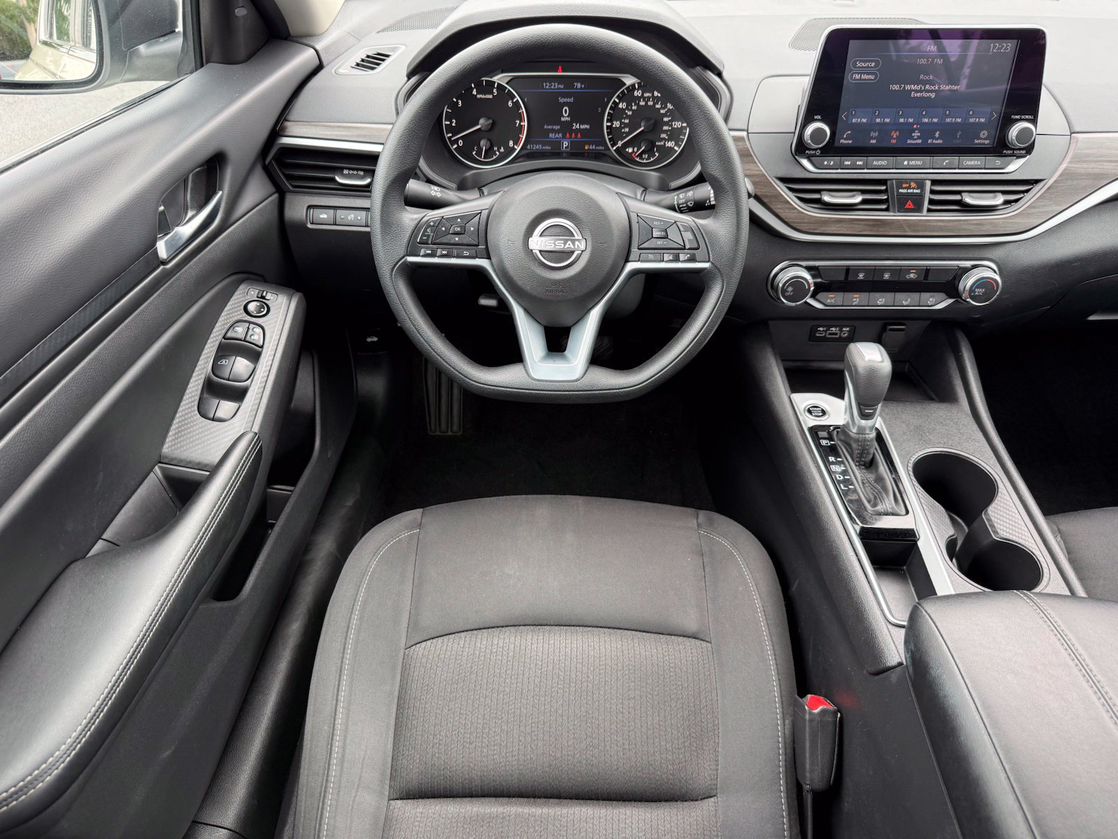 Used 2025 Nissan Altima 2.5 SV FWD image 26