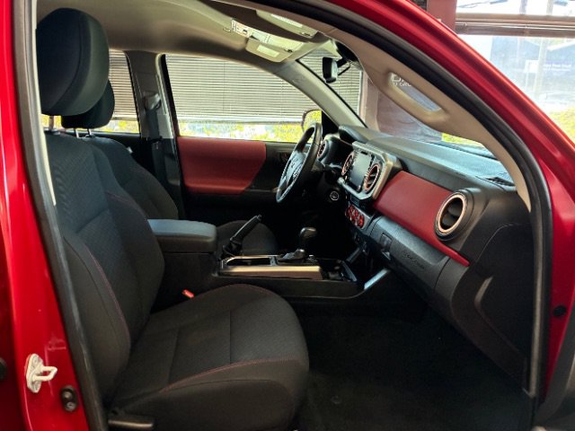 Used 2022 Toyota Tacoma SR5 w/ Technology Package RWD image 32
