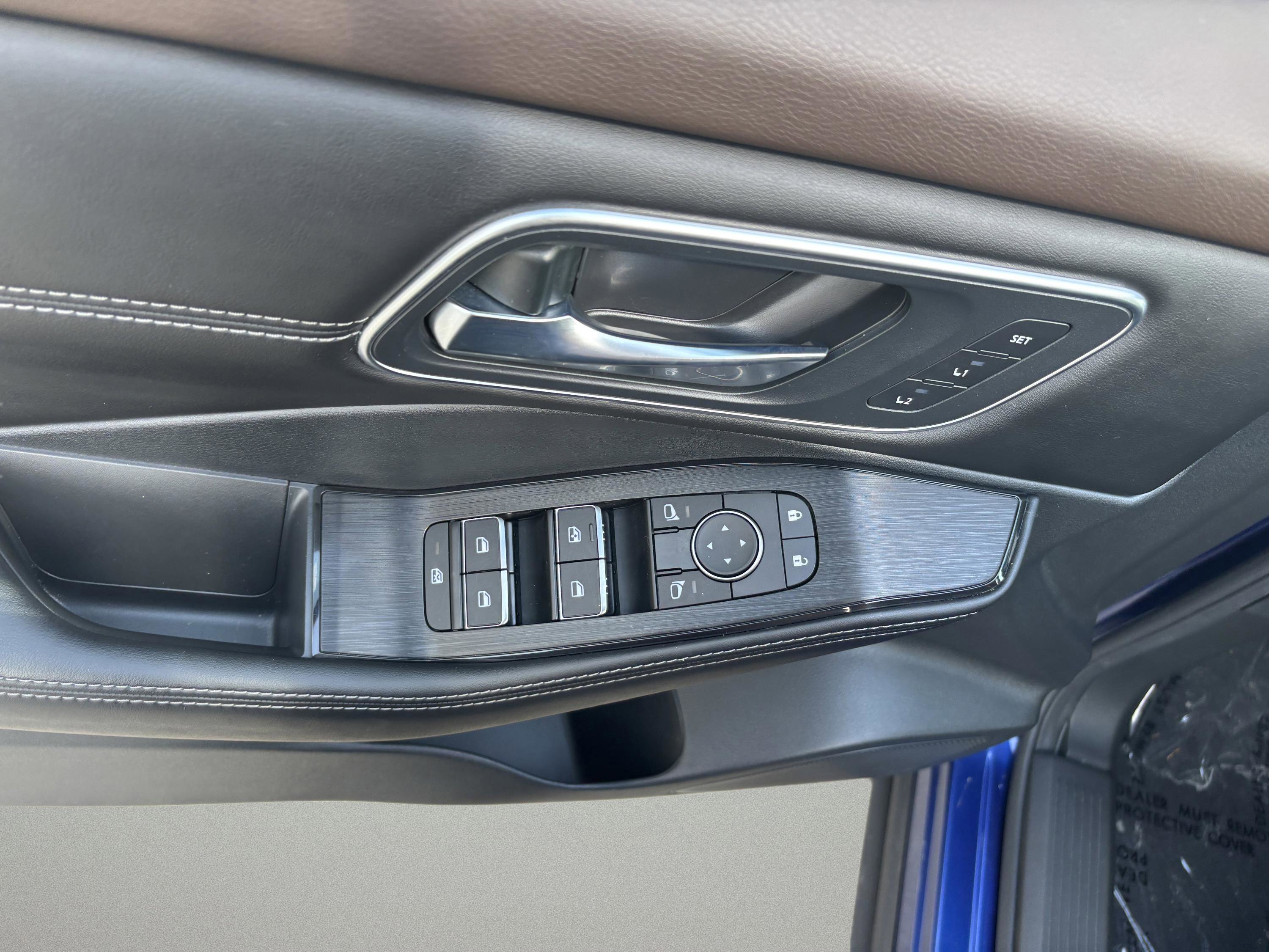 Used 2023 Nissan Rogue Platinum AWD/4WD image 11