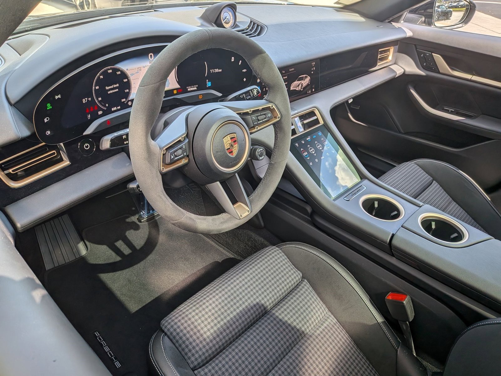 New 2025 Porsche Taycan 4S image 4