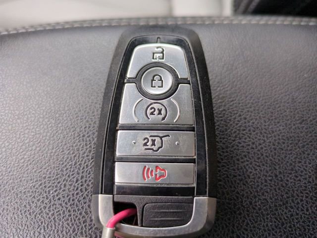 Used 2025 Ford Escape SE w/ PHEV Premium Package image 32