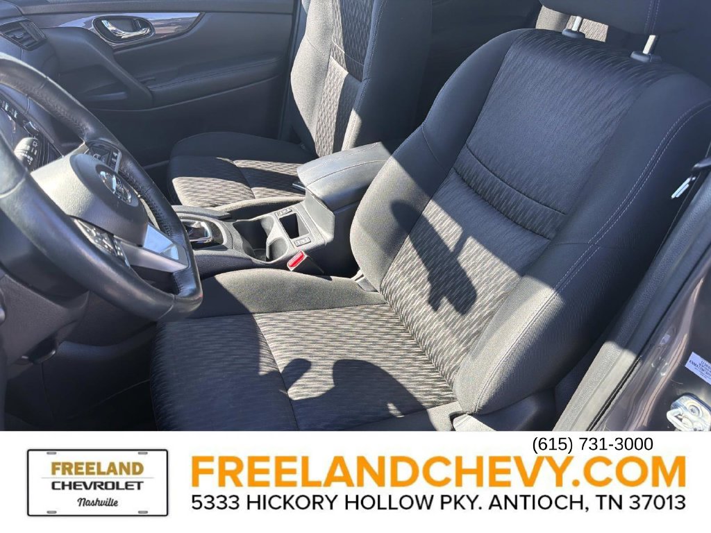 Used 2017 Nissan Rogue SV FWD image 25