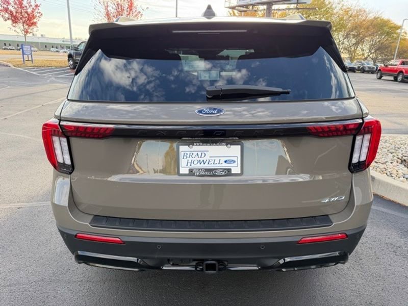 New 2026 Ford Explorer ST-Line w/ ST-Line Street Pack image 7