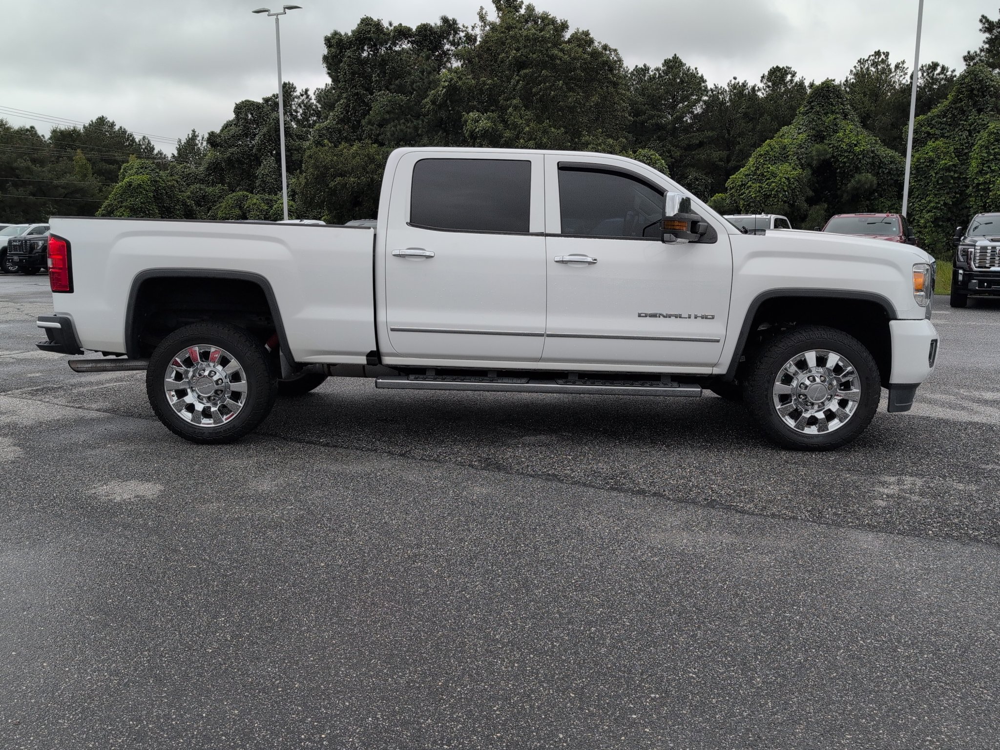 Used 2016 GMC Sierra 2500 Denali w/ Suspension Package, Off-Road AWD/4WD image 3