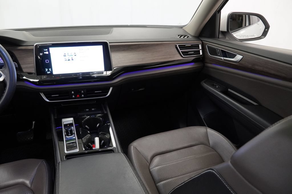 Used 2024 Volkswagen Atlas SEL AWD/4WD image 16
