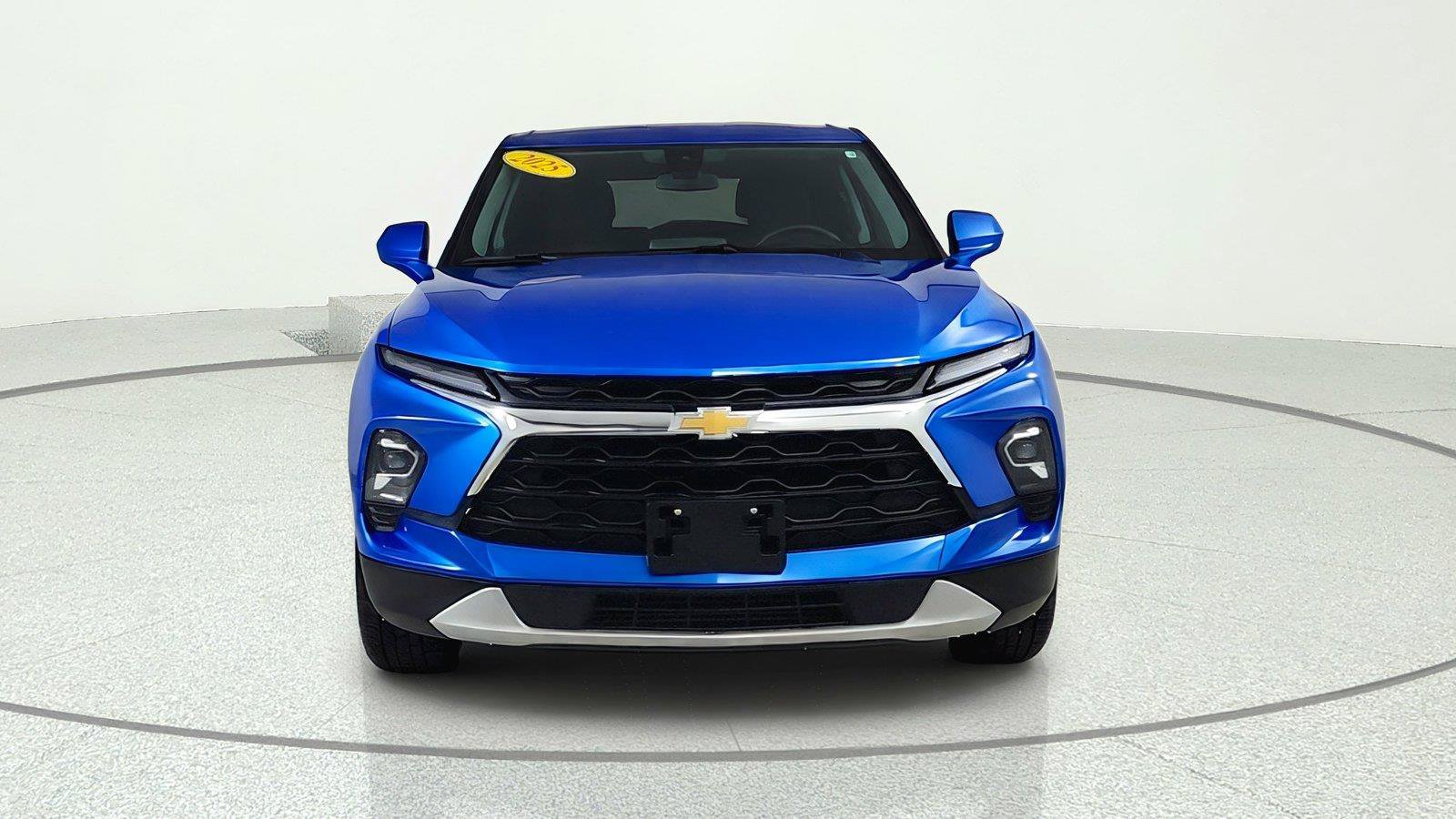 Used 2025 Chevrolet Blazer LT AWD/4WD image 2