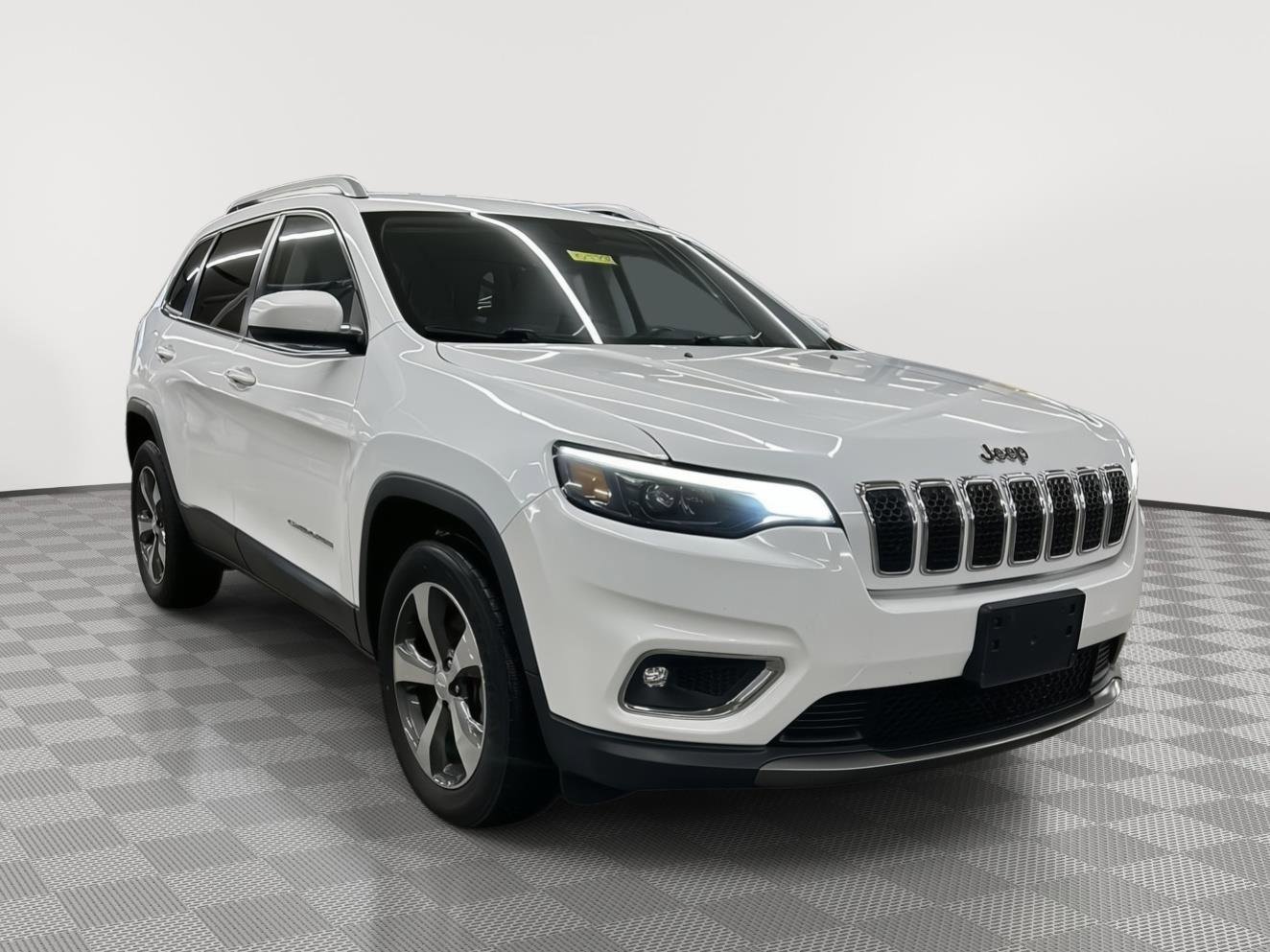 Used 2019 Jeep Cherokee Limited image 3