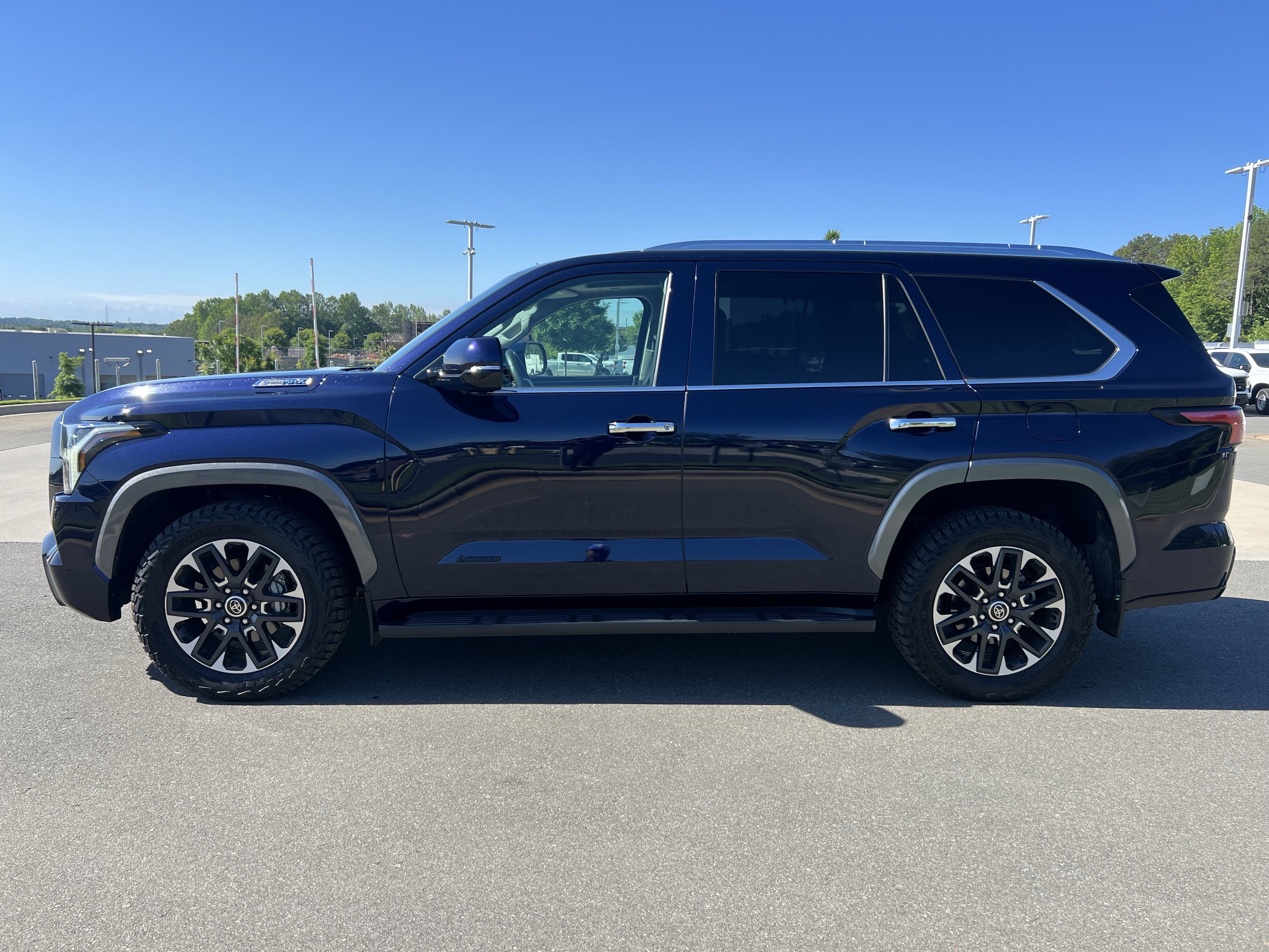 Used 2024 Toyota Sequoia Limited w/ Tow Technology Package AWD/4WD image 6