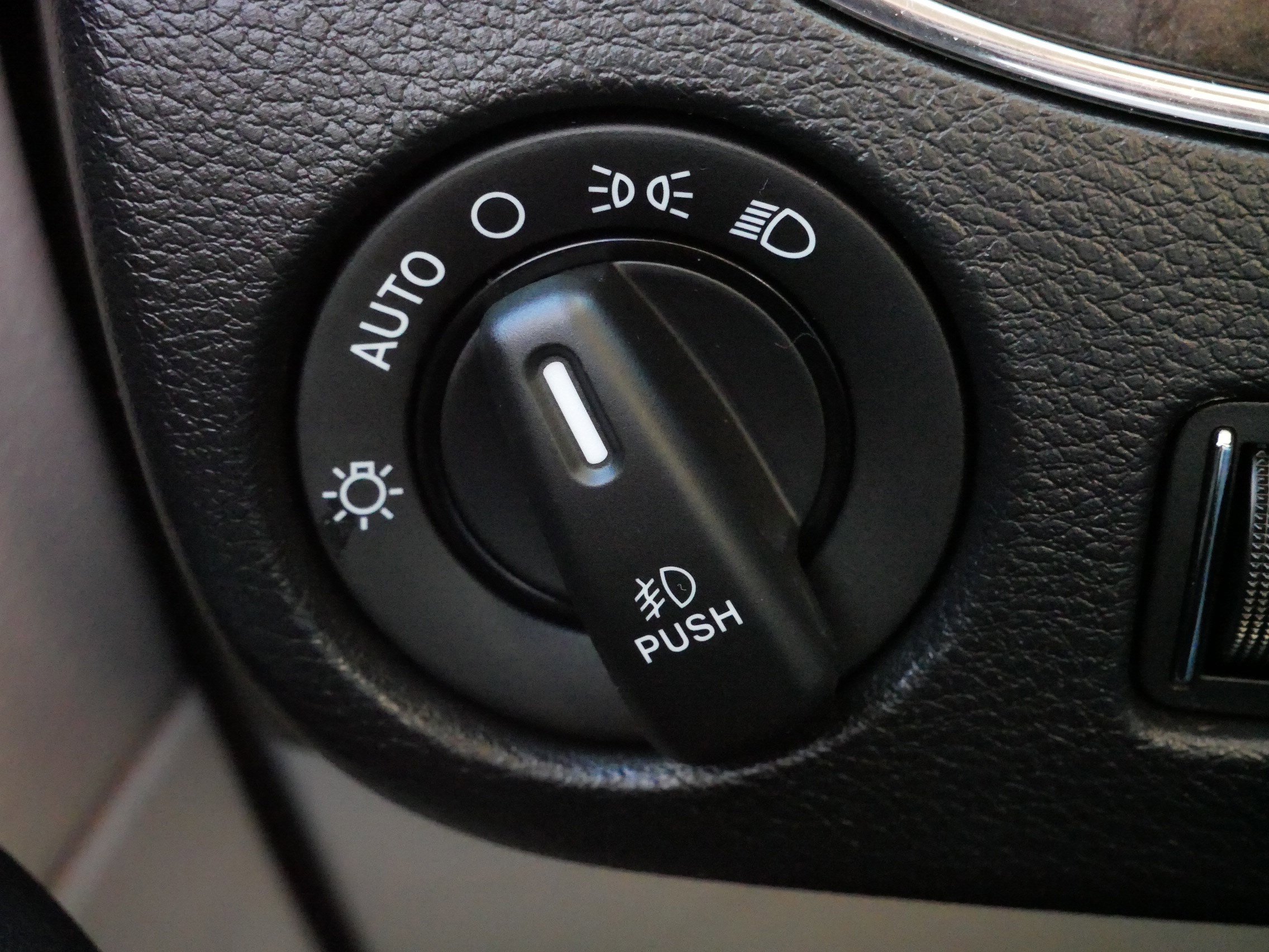 Used 2014 Chrysler Town & Country Touring image 27