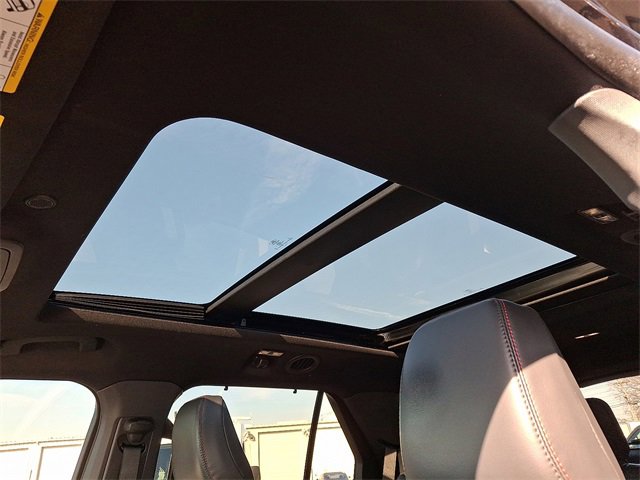 Used 2025 Ford Explorer ST image 14