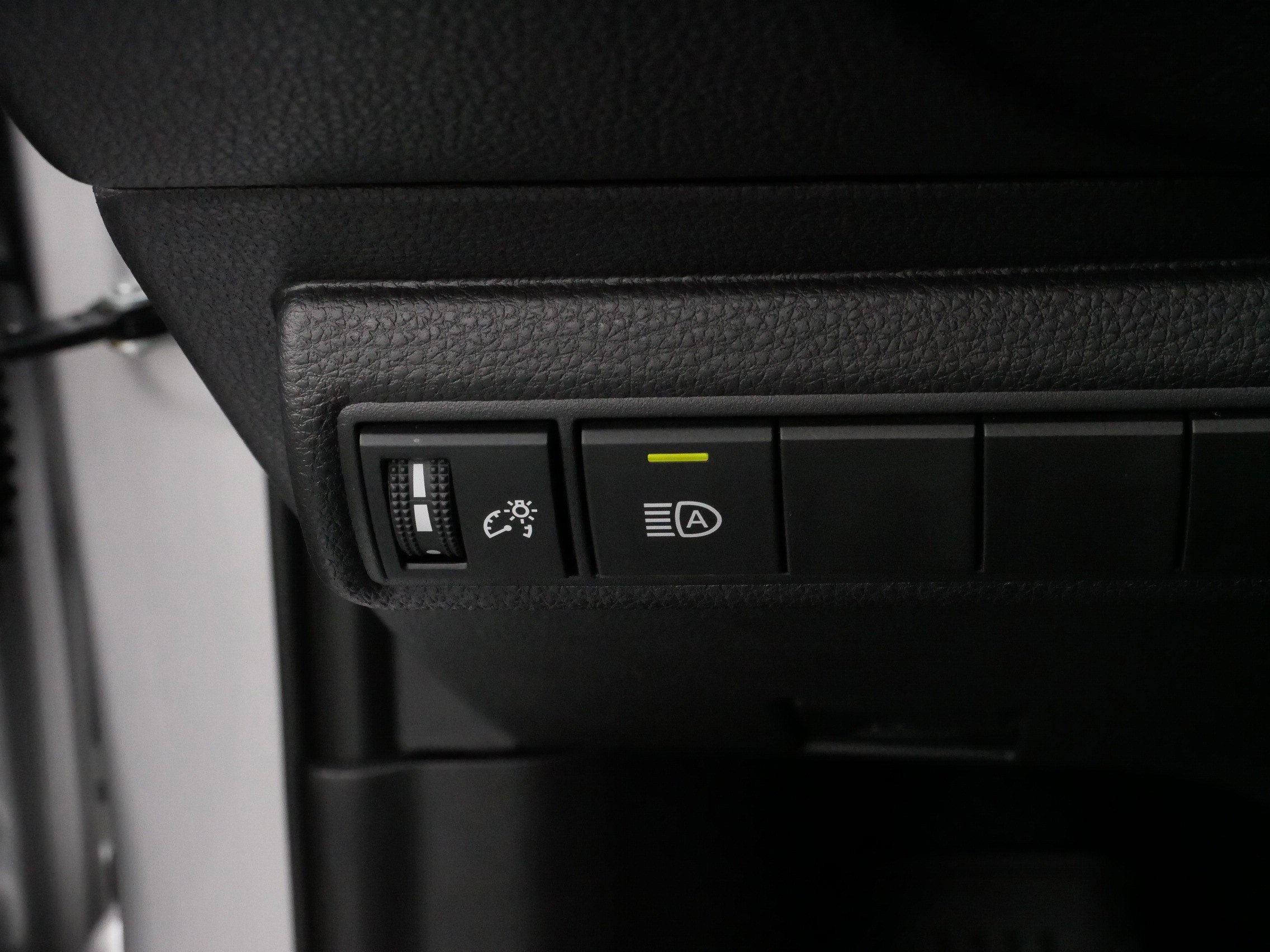 Certified 2025 Toyota Corolla LE image 27