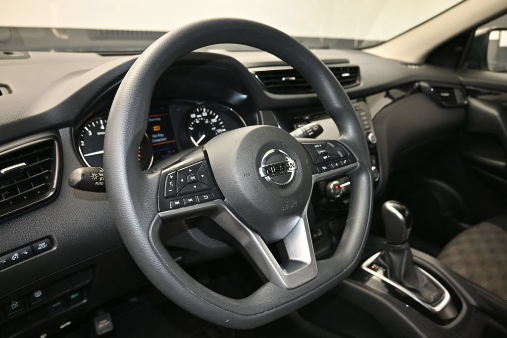 Used 2020 Nissan Rogue Sport SV FWD image 19