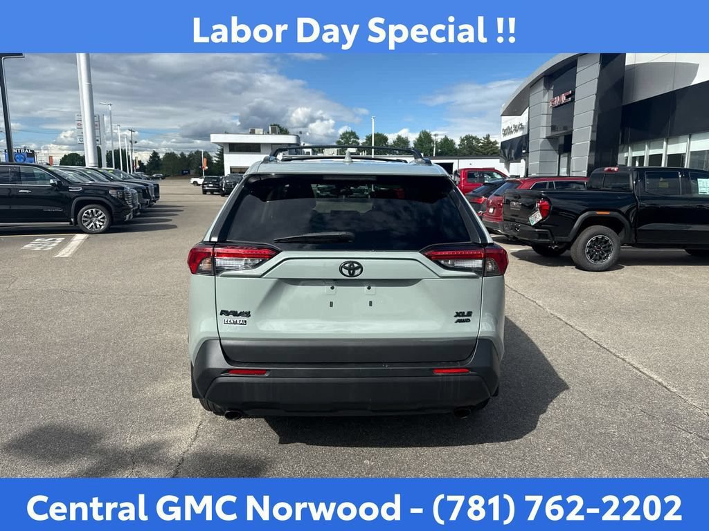 Used 2022 Toyota RAV4 XLE w/ Convenience Package AWD/4WD image 4