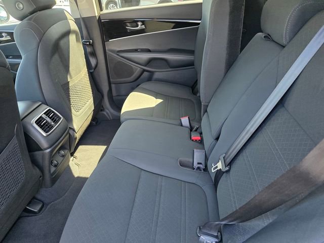 Used 2020 Kia Sorento LX FWD image 11