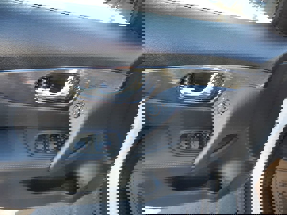 Used 2019 Nissan Rogue SV image 16