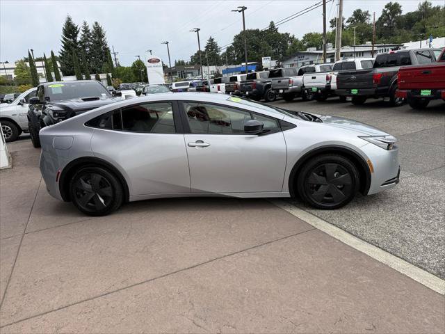 Certified 2025 Toyota Prius Plug-In Hybrid FWD image 9