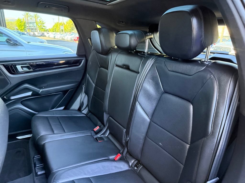Used 2020 Porsche Cayenne AWD/4WD image 14