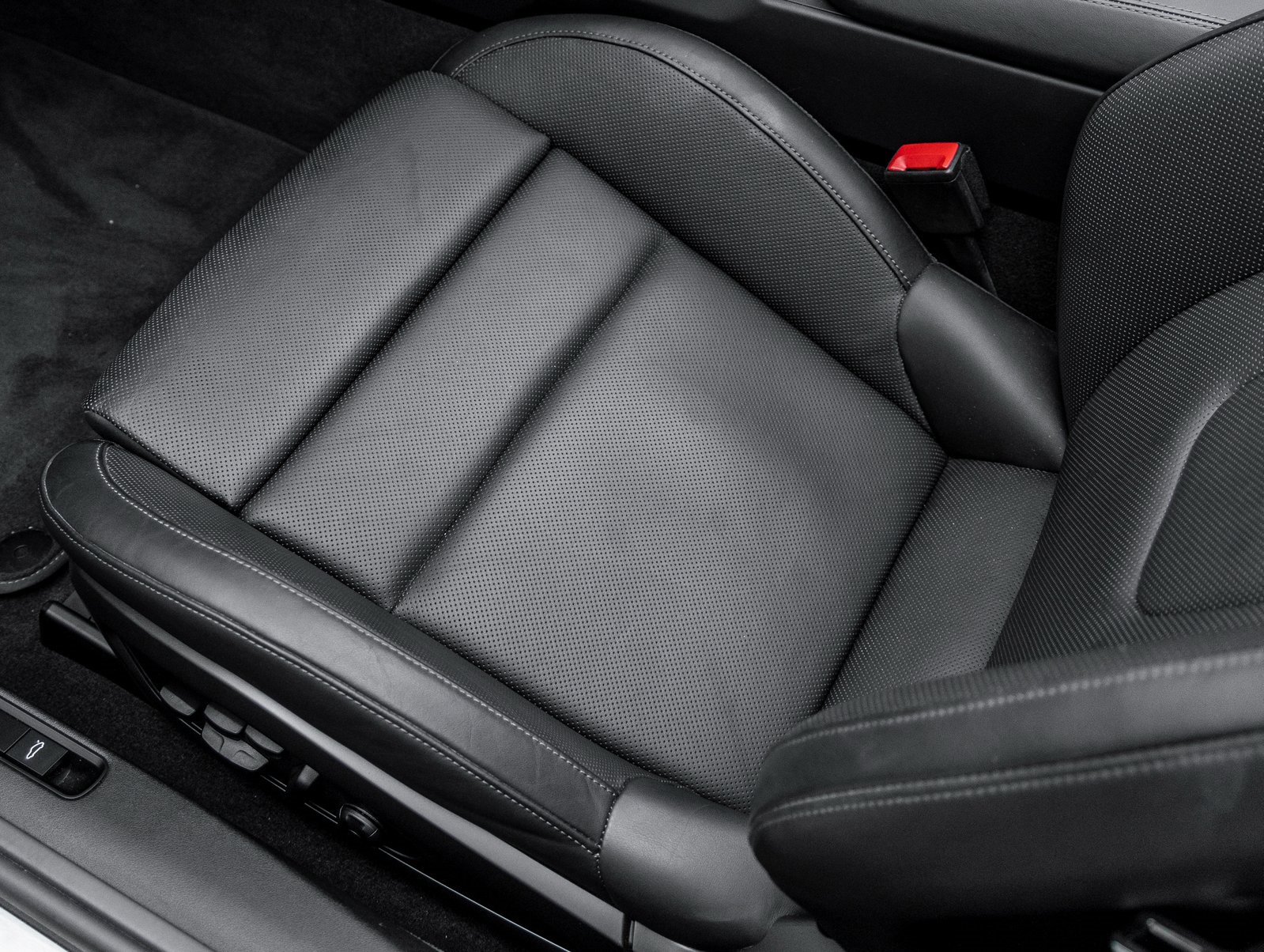 Used 2024 Porsche 911 Targa 4S w/ Premium Package image 21