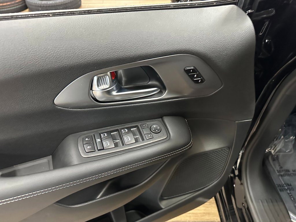 New 2026 Chrysler Pacifica Select image 11