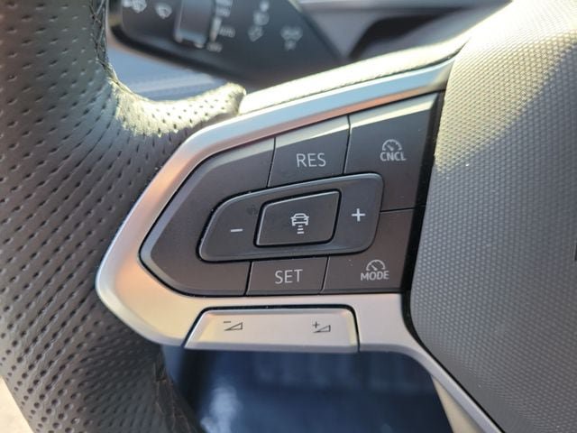 Used 2025 Volkswagen Tiguan SEL R-Line AWD/4WD image 22