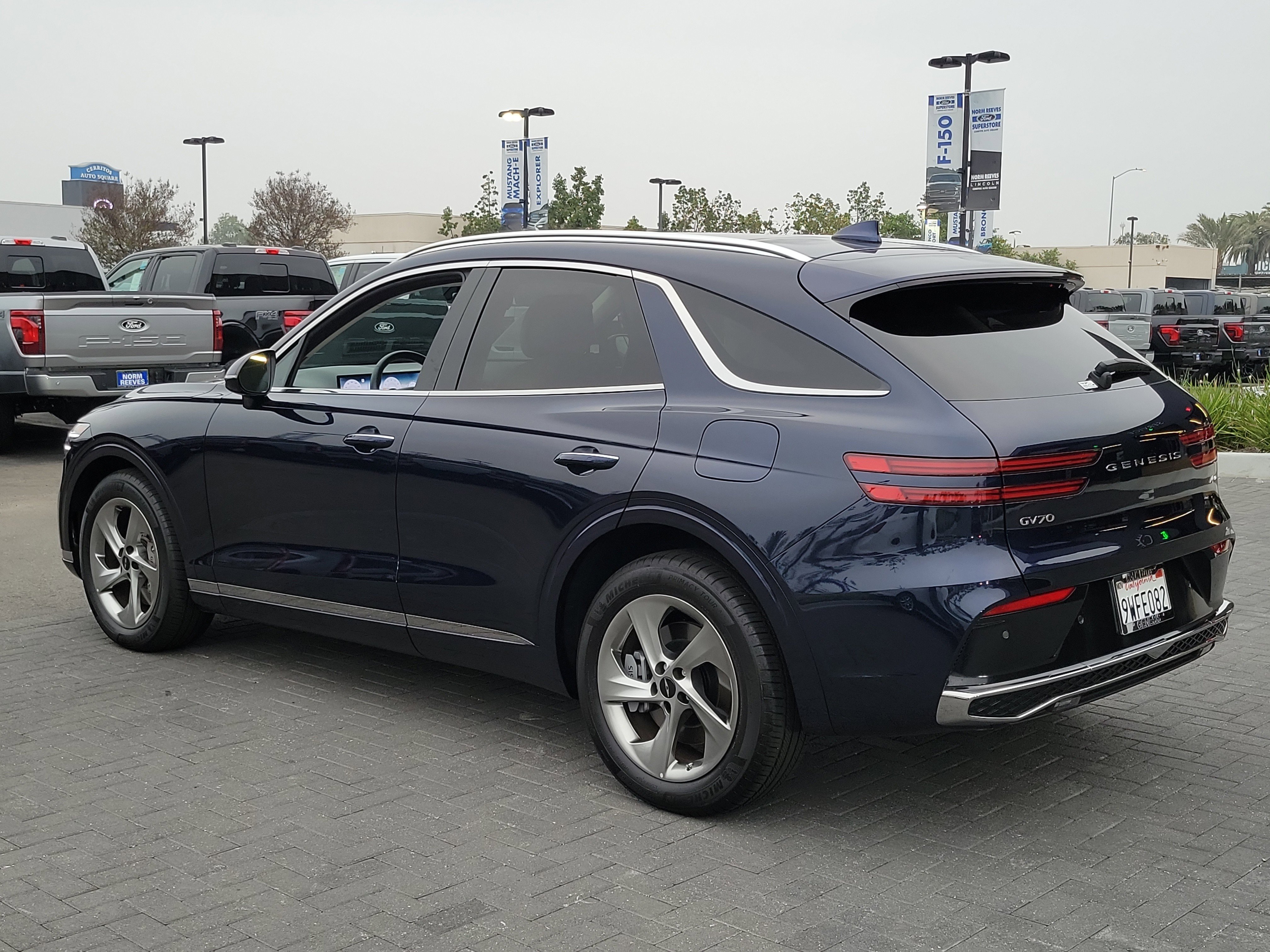 Certified 2026 Genesis GV70 2.5T Select image 28