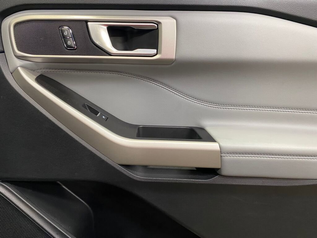 Used 2023 Ford Explorer XLT w/ Equipment Group 202A image 23