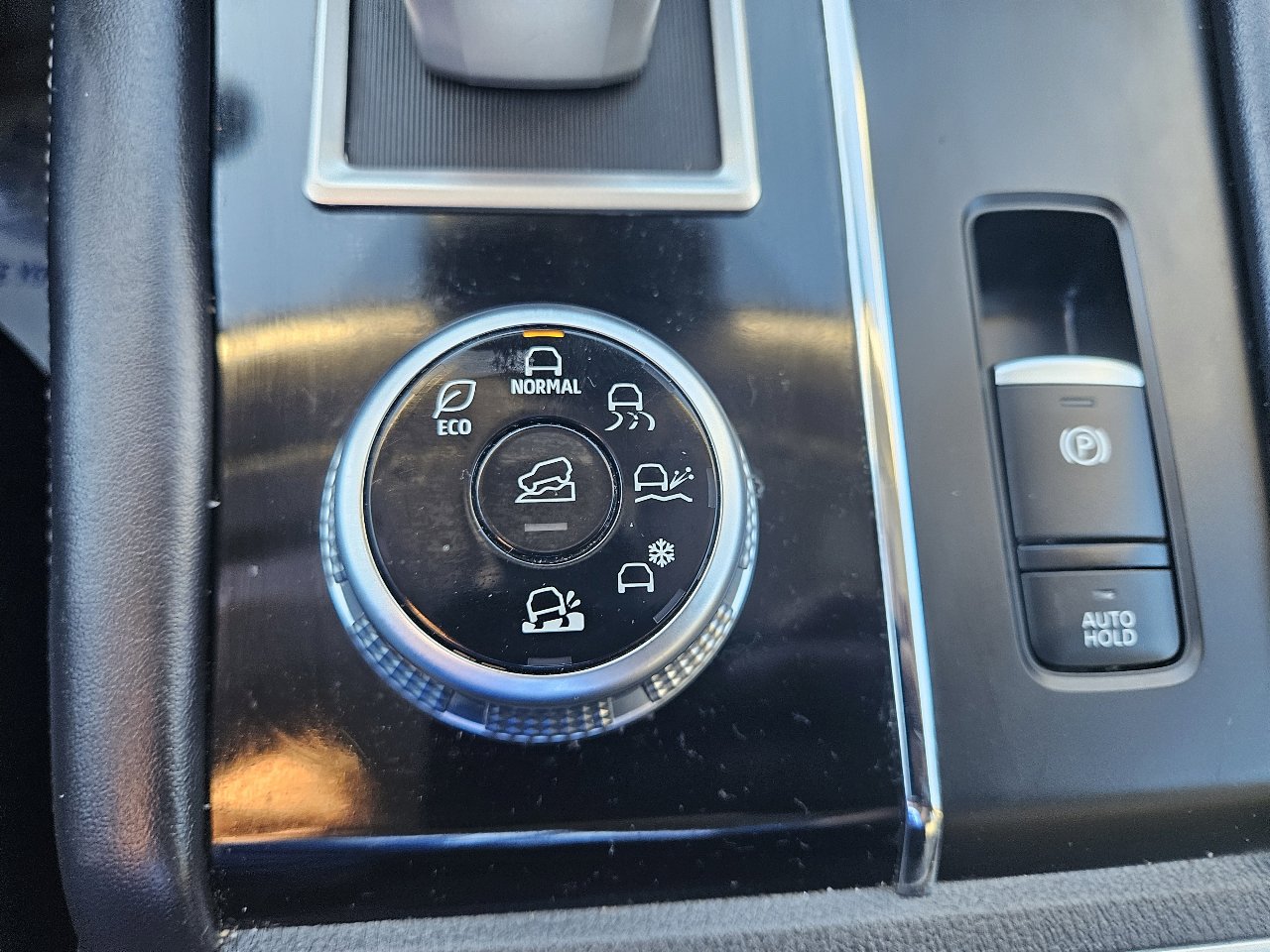 Used 2024 Mitsubishi Outlander AWD image 27