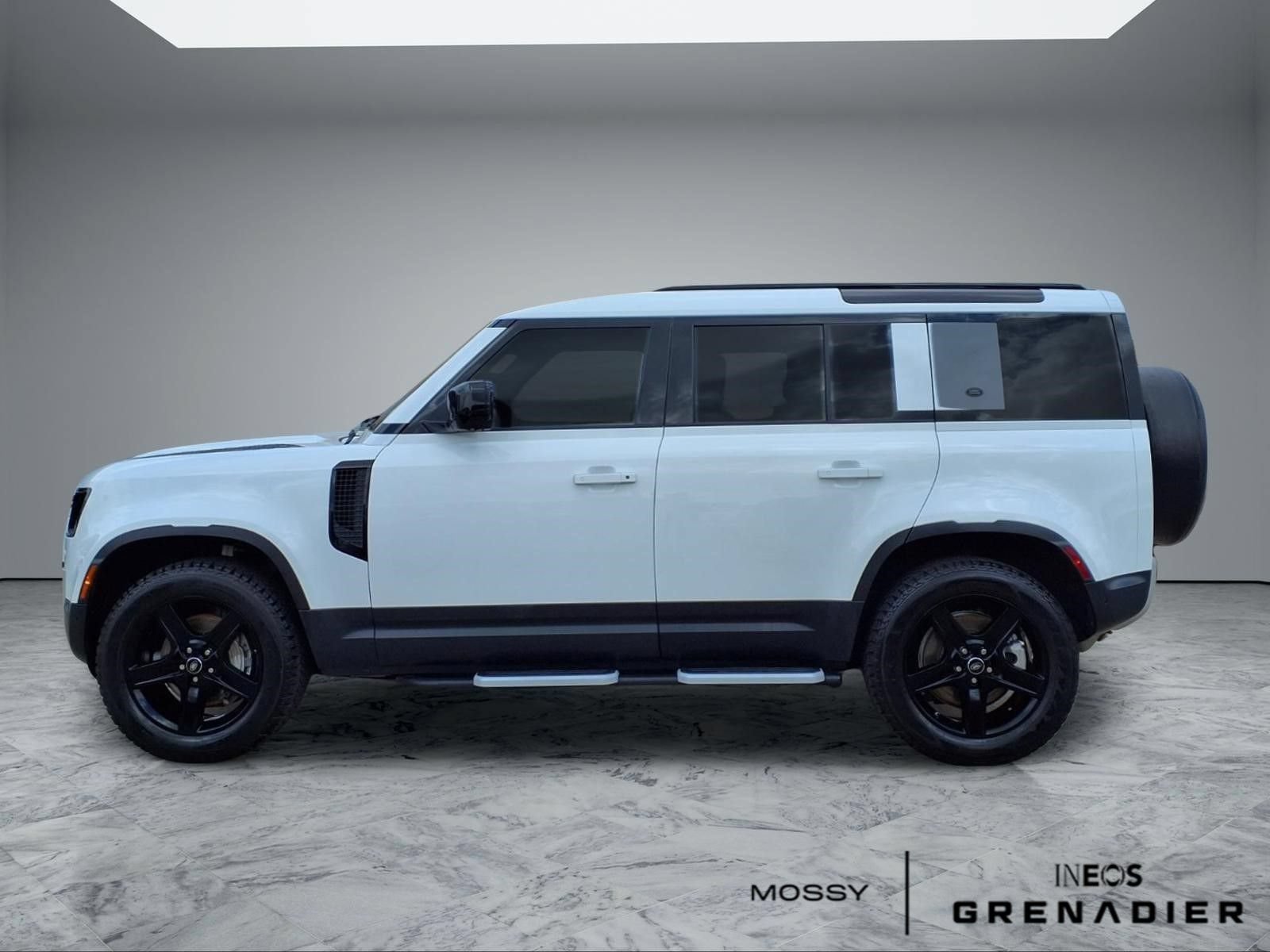 Used 2020 Land Rover Defender 110 HSE AWD/4WD image 5
