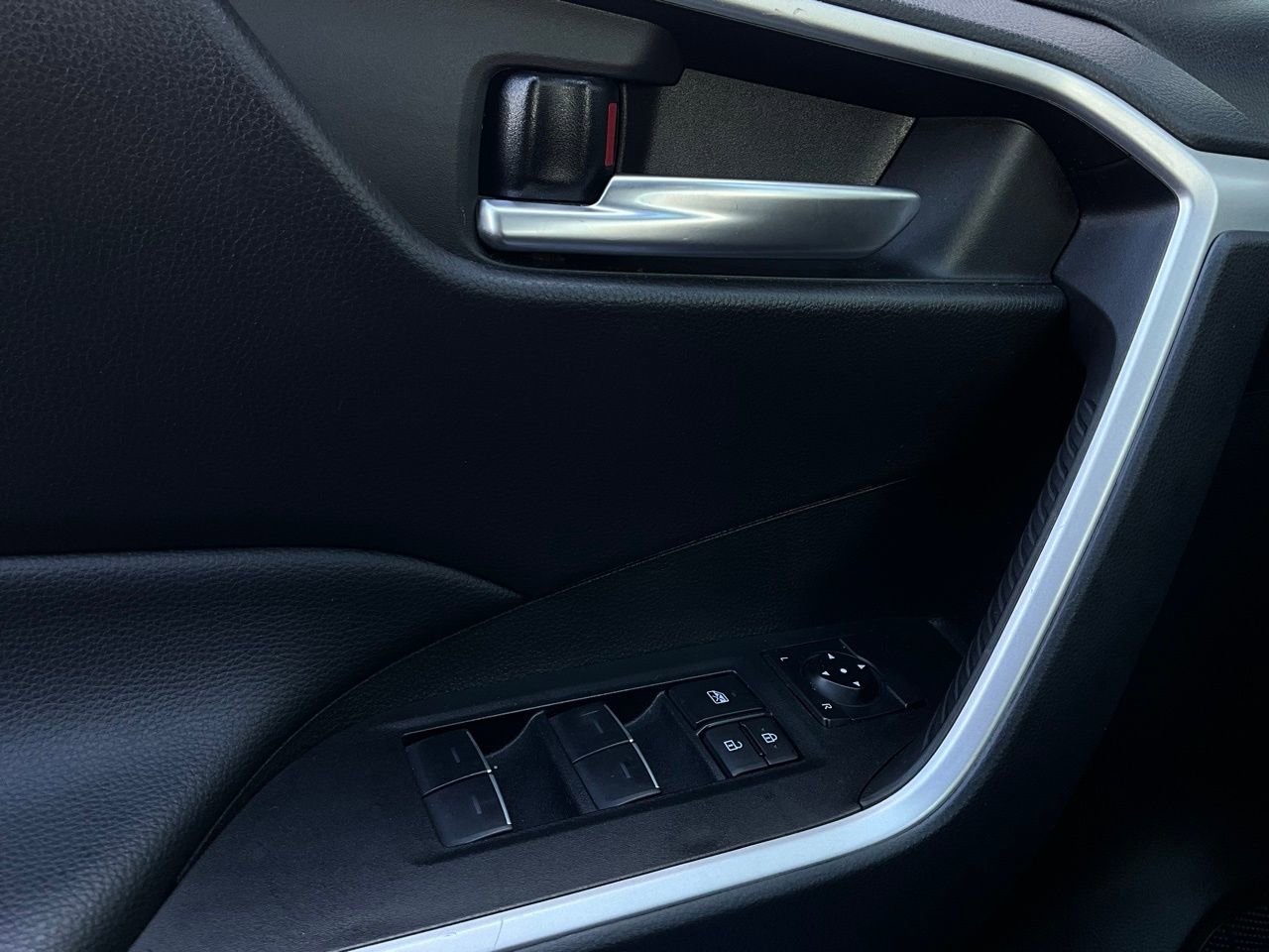 Used 2025 Toyota RAV4 XLE w/ Weather Package image 21