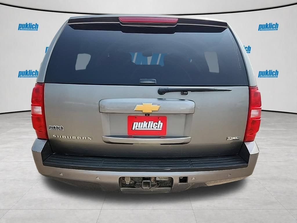 Used 2012 Chevrolet Suburban LS w/ Convenience Package 1 AWD/4WD image 4