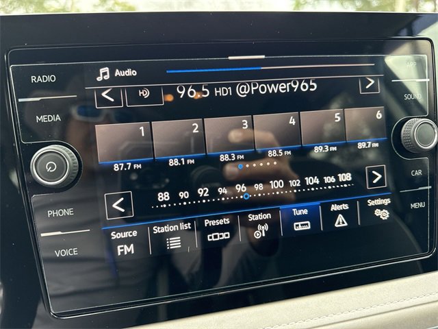 Used 2025 Volkswagen Taos SE image 16